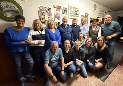 Alte und neue Vorstandschaft zusammen